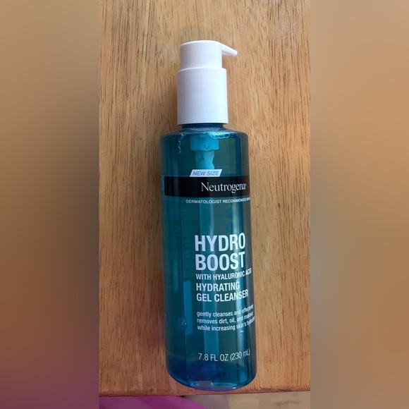Neutrogena Hydro Boost Hydrating Cleansing Gel - Picture 2 of 2